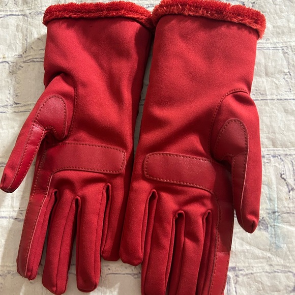 ISOTONER POLYESTER SPANDEX RED WITH FLEECE LINING WOMEN’S GLOVES SIZE L/XL - Picture 2 of 7